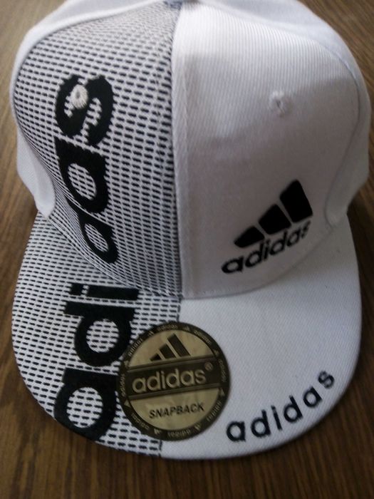 Kрасива шапка  Adidas