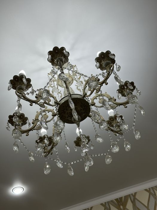 Люстра красивая, богатая