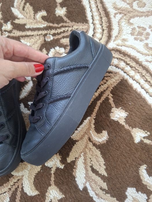 Кожени кецове UGG