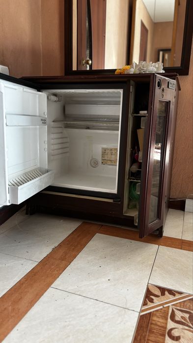 Продам зеркало с мини-баром
