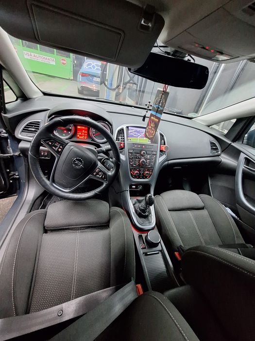 Opel Astra J Sports Tourer 2014 - întreținută/gata de drum