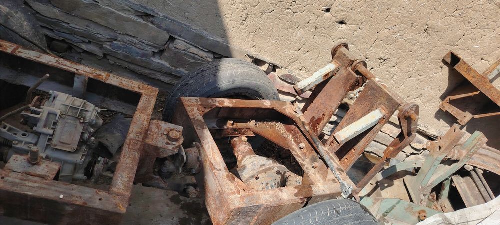 Mini traktor sotiladi. Alohida matori ham sotiladi