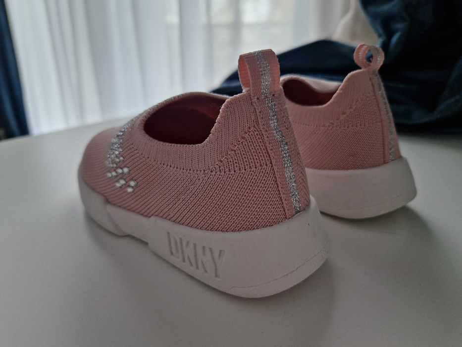 Vand tenisi fetita DKNY marimea 8 US