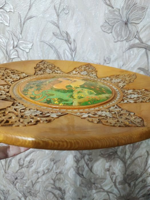 Тарелка для интерьера из ореха