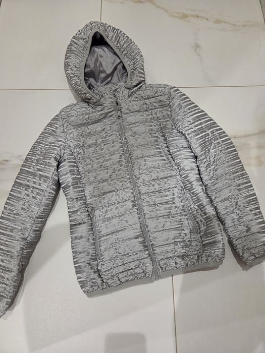 Дамско яке ветровка