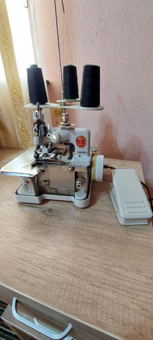 Швейная машина оверлог