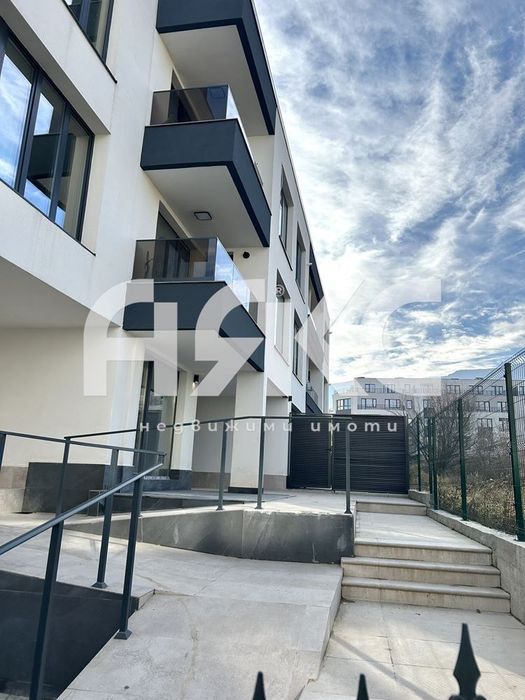 Двустаен обзаведен апартамент на 150 метра от плануваната метростанци