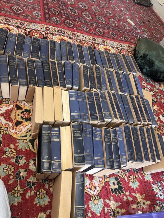 Книги Ленина на русском и узбекском языках