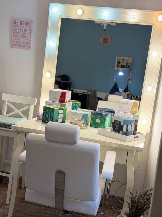 Închiriez post manichiură și post coafor/frizerie