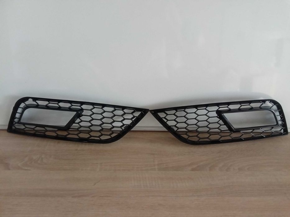 Set Grila grile proiector RS LOOK tip fagure Audi A4 B8 Facelift