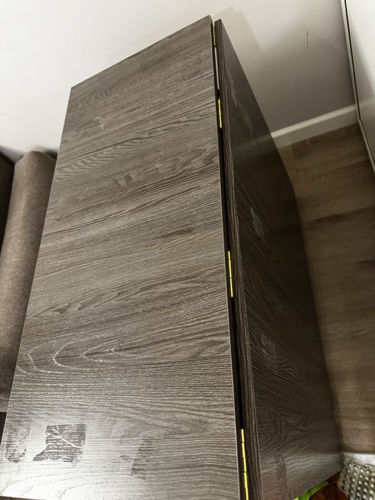 Стол гостевой в хорошем состоянии