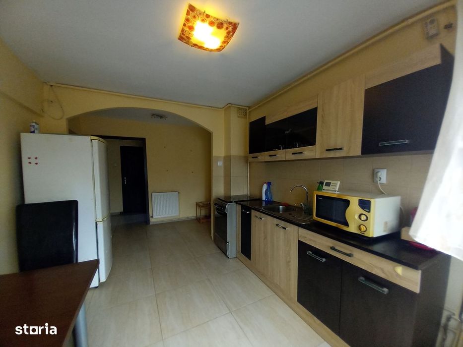 V. Tepes - intersectie cu Basarab, apartament 3 camere!!