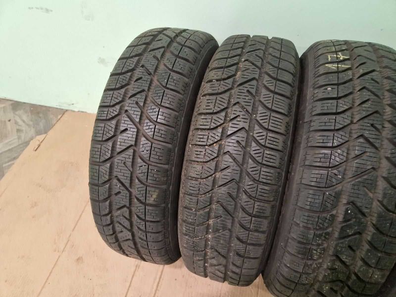4 Pirelli R15 175/65/ 
зимни гуми 
DOT2418