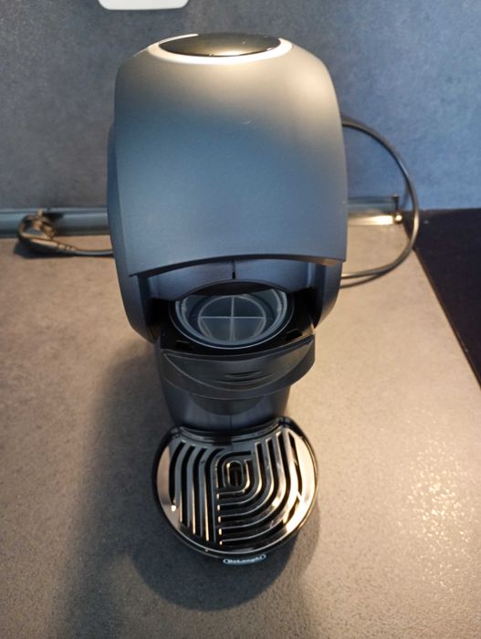 Като нова в кутията си кафемашина Delonghi Dolce Gusto Genio S Touch