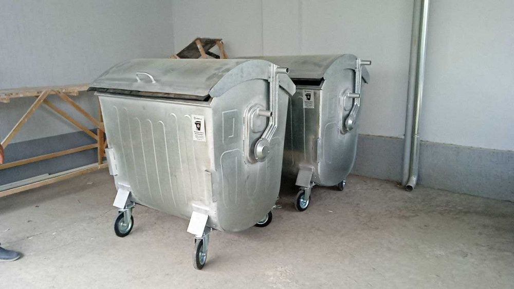 Мусорные баки металлические
