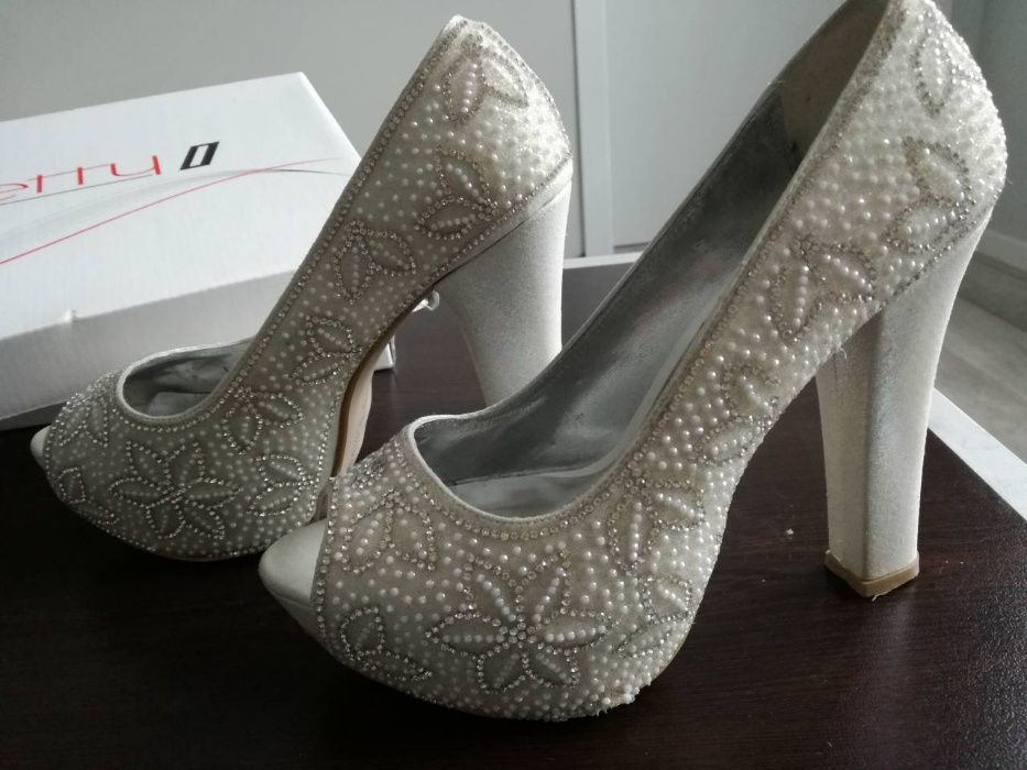 Официални дамски обувки