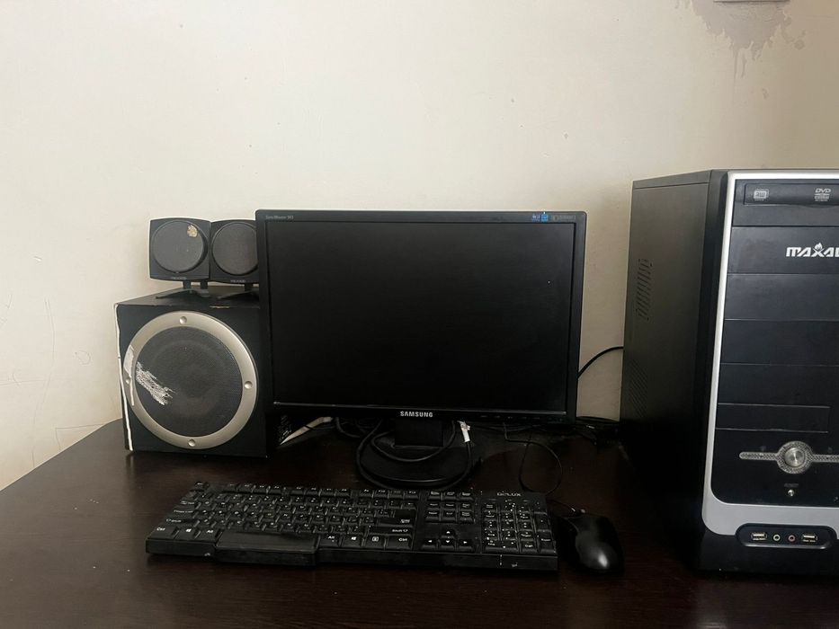Настольный компьютер в хорошем состаяние