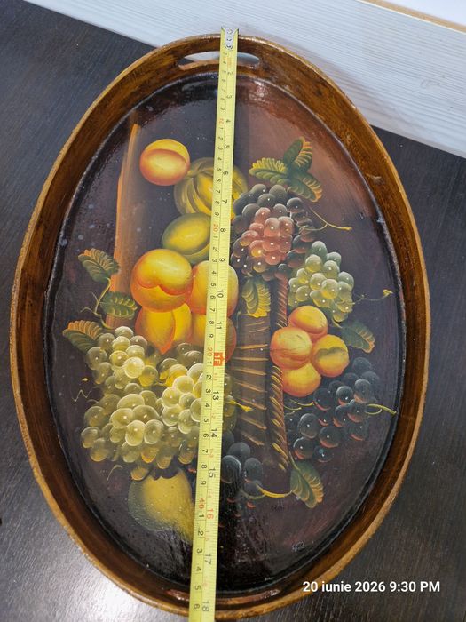 Tavă veche,pictată si lucrată manual