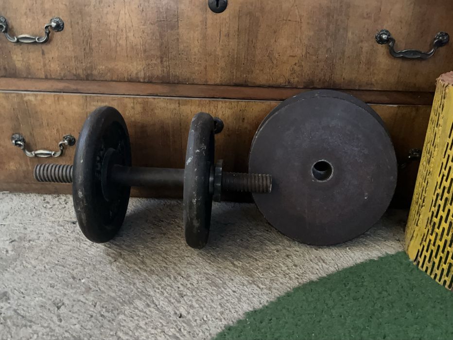 Винтова щанга с чугунени дискове –  30 кг.
