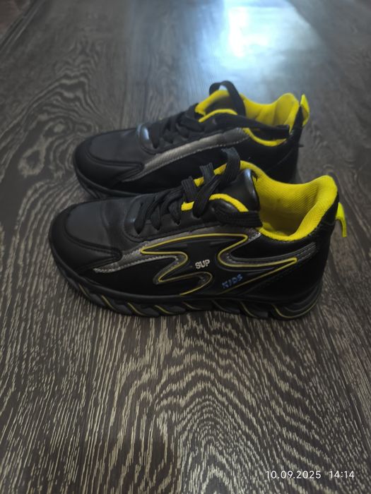 Кроссовки на мальчика