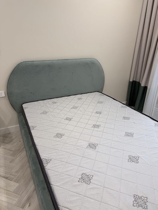 Кровать с матрасом 150*200