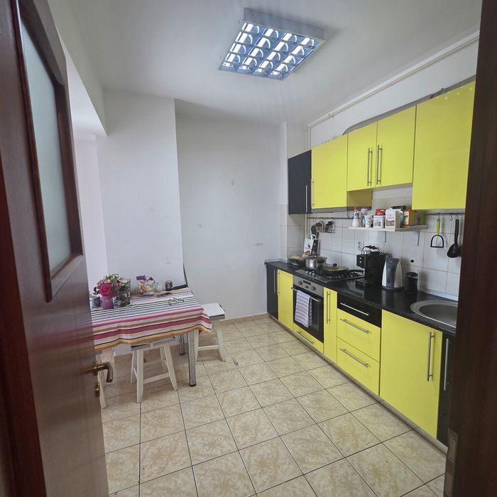 De vanzare 2 camere in zona Titan