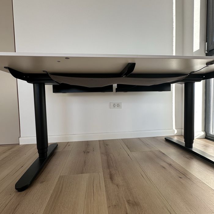 Birou electric IKEA BEKANT 160x80 cm, reglabil pe inaltime