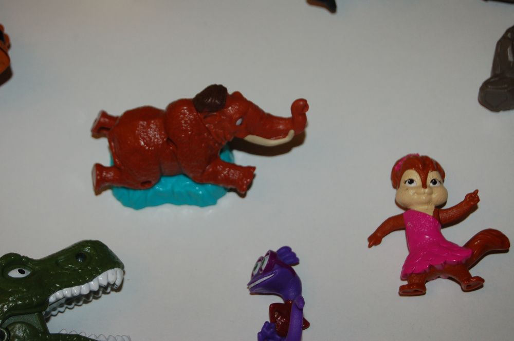 Lot 23 jucarii Mc Donald si ou Kinder