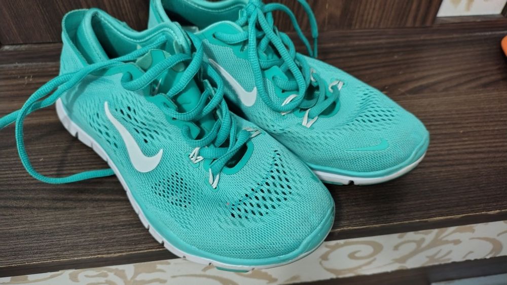 Маратонки nike 37