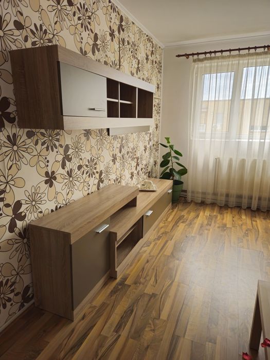Închiriez apartament