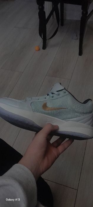 Продам баскетбольные кроссовки