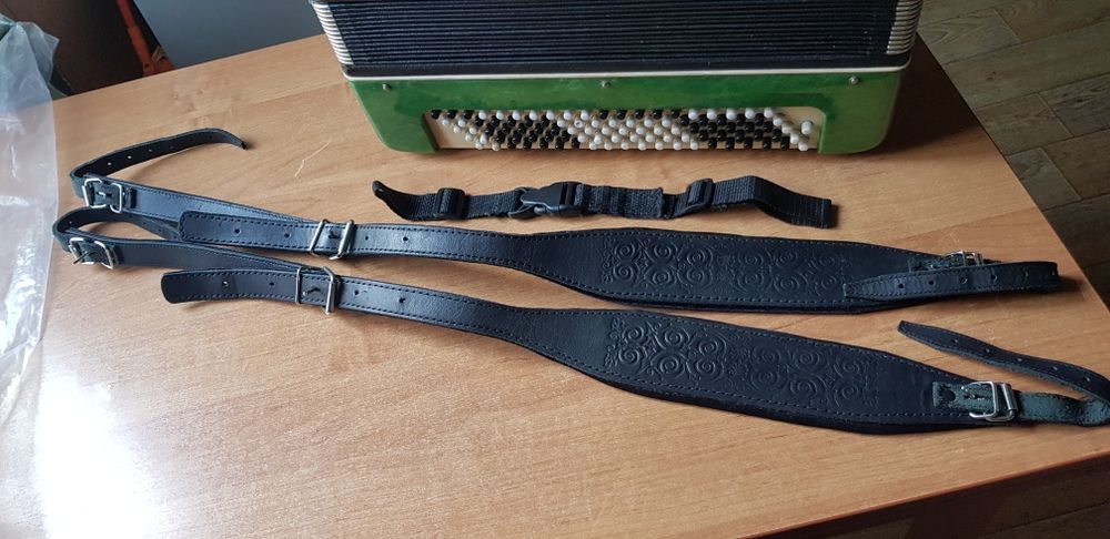 Продается баян трехрядный Мелодия