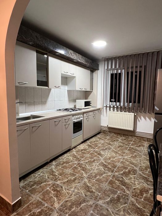 Inchiriez apartament 3 camere MOBILAT