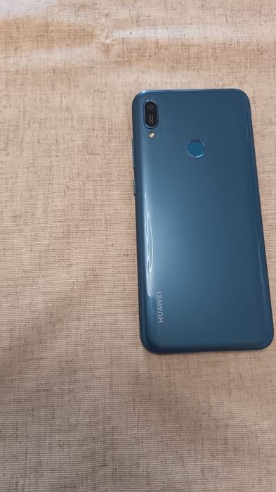 Продам телефон Huawei