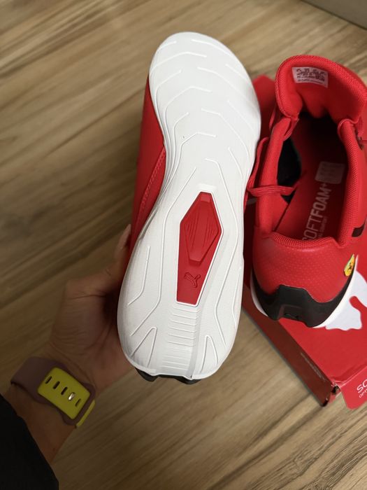Чисто кови оригинални два  цвята маратонки Puma Ferrari  ! 42,44 н