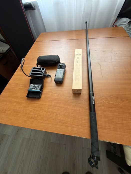 Insta360 X4 + stik INVIZIBIL + 2 baterii si hub incarcare + lentile de protectie