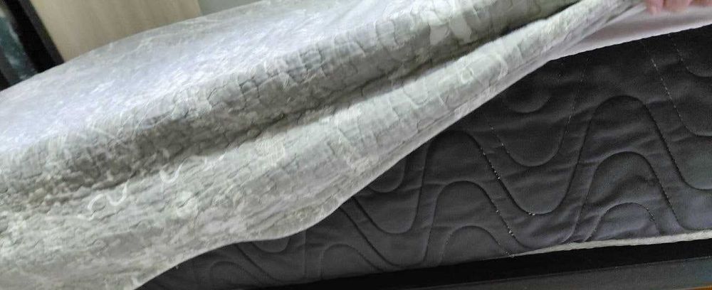 Кровать с матрасом 90x200