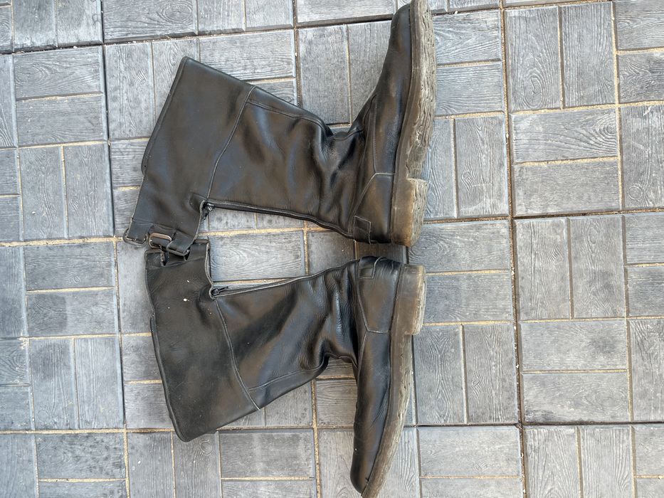 Байкерские кожанные сапоги .