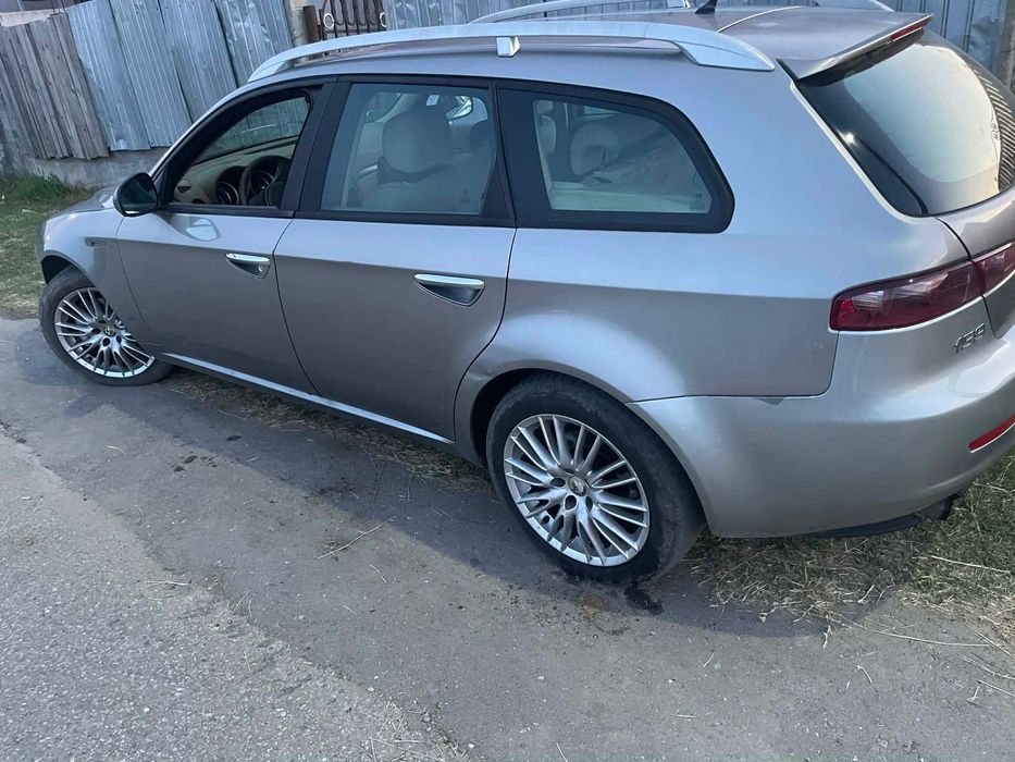 Vând mașină Alfa Romeo 159