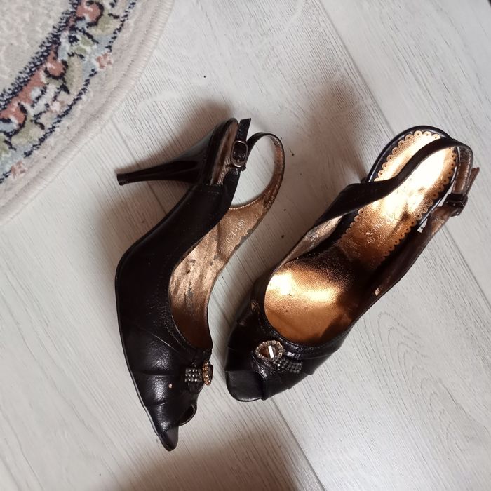 Продам туфли и босоножки 37 размера