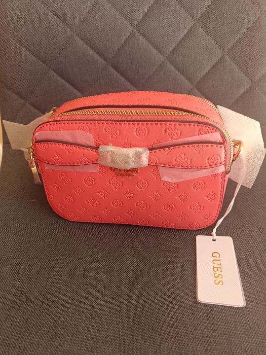 Нова оригинална чанта Guess