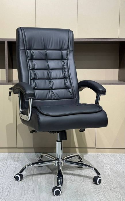 Офисное кресло для руководителя модель Born