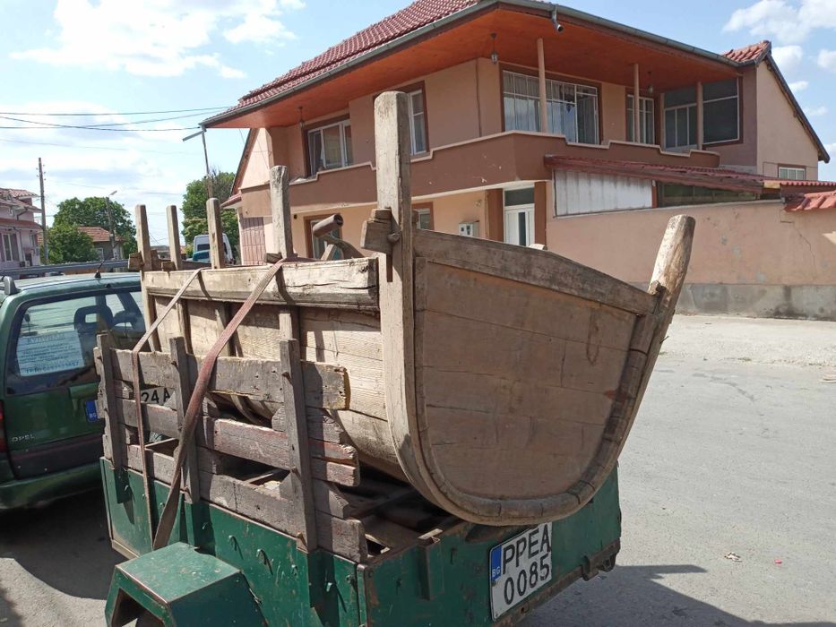 Продавам кораб за грозде.