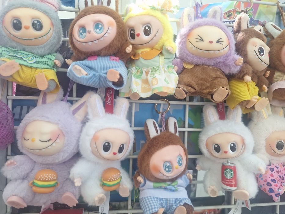 Лабубу  по избор на цвят модел и дрехи