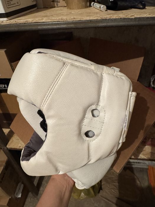 Продам шлем для карате б/у