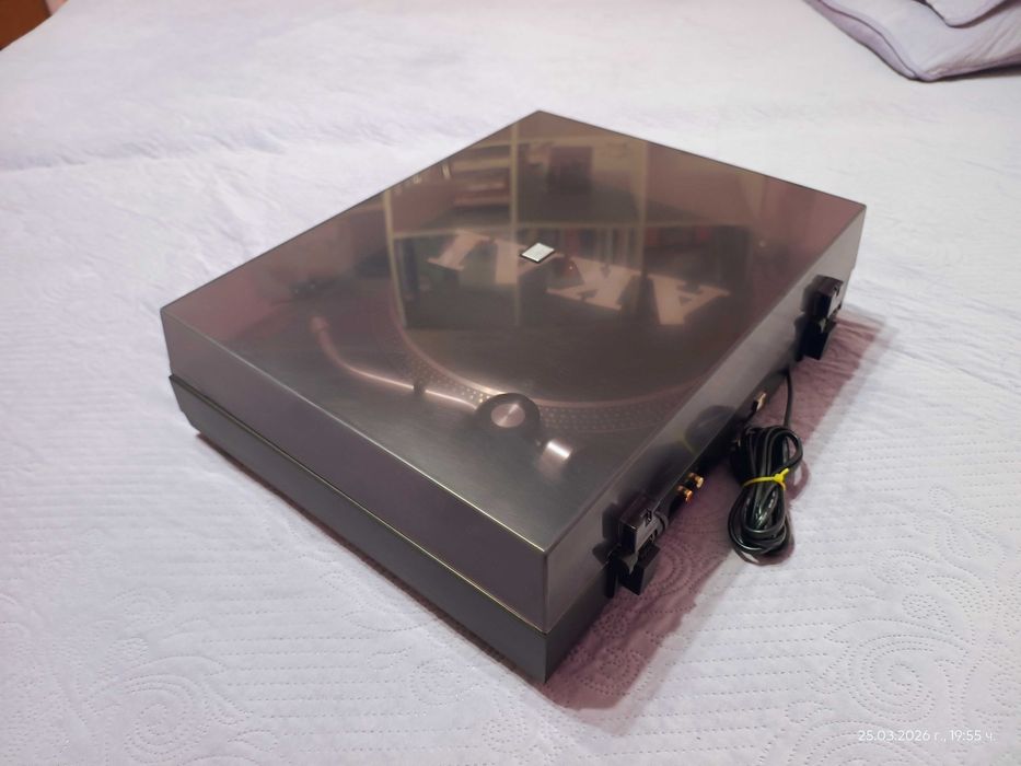 Продавам грамофон AKAI ATT05U с USB