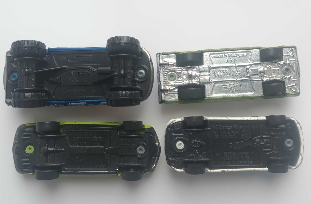 Lot 15 mașinuțe Hot Wheels