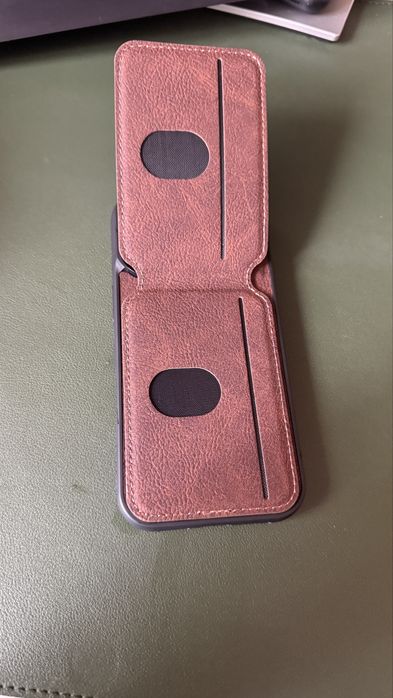 Husa iphone 16 pro cu protofel carduri