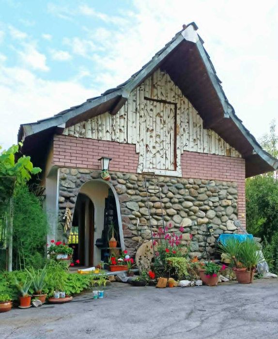 Продава къща с двор в Троянския Балкан