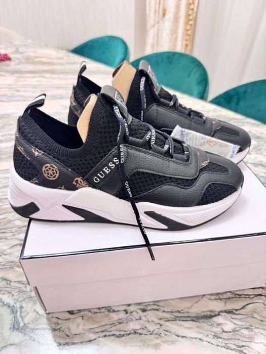 Женские кроссовки,39 размер